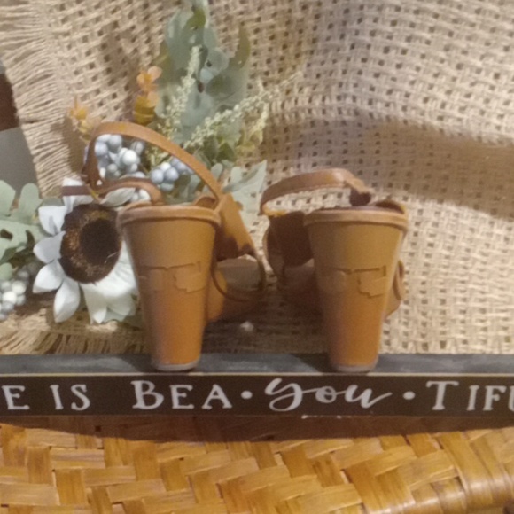 AUTHENTIC TORY BURCH SZ8 - Picture 2 of 7